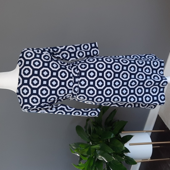 Blue and white geometric print dress - Picture 4 of 12